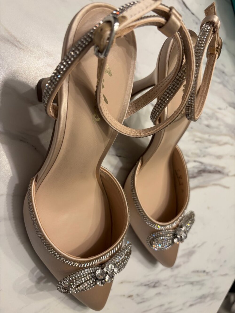 NWT Ankis Champagne Satin Kitten Heels in Women's US Size 7 - Picture 3 of 8